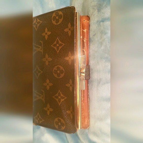 Lintage Louis Vuitton Long Kisslock Wallet - Picture 6 of 17